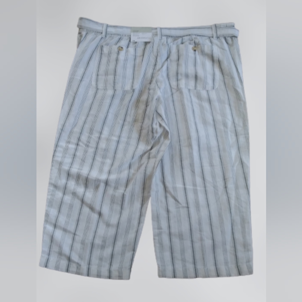 NWT capris - Picture 3 of 4